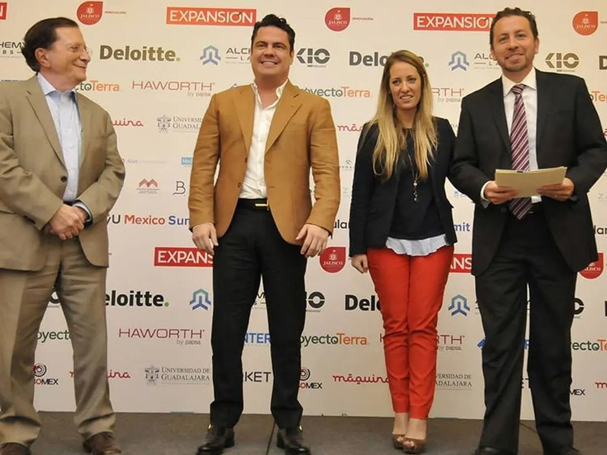 Entrega del primer lugar del Reto de Impacto en Jalisco 2018, SingularityU Mexico Summit